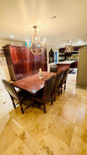 Private Entry Glamping Cabin Tent Big Estate View Deck Pool Gated 2Acre Oasis Extra Fee 4 Guest Clea in Encino