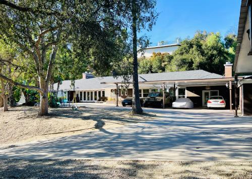 Private Entry Glamping Cabin Tent Big Estate View Deck Pool Gated 2Acre Oasis Extra Fee 4 Guest Clea in Encino