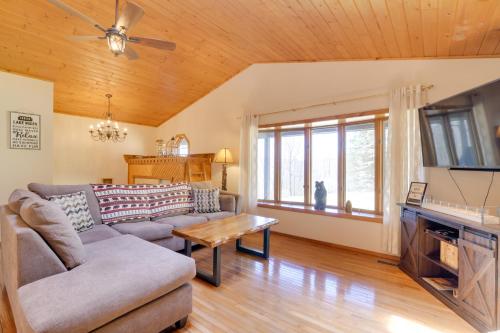 . Lovely Terra Alta Cabin < 1 Mi to Alpine Lake