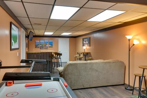 Lovely Terra Alta Cabin Less Than 1 Mi to Alpine Lake in Terra Alta