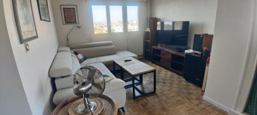 Charming T3 with balcony and view, Marseille (photo 10)