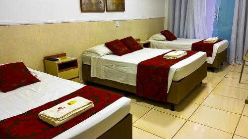 1 double bed, 2 twin beds