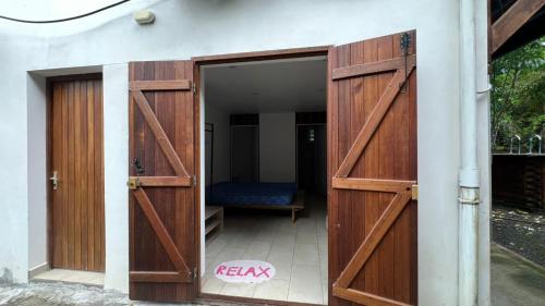 Entrance, Chambre villa la mahaudiere in Baie-Mahault