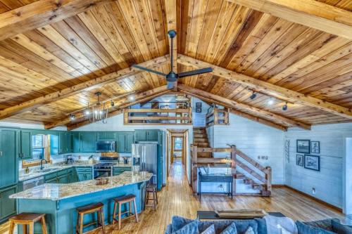 Eagles Haven - Two Cabins with Massive Deck & Views