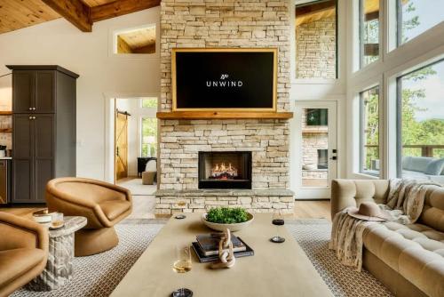Legend - Cabin for 22 with Pool & Sports Simulator, Sevierville (foto 7)