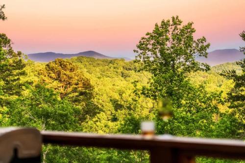 Legend - Cabin for 22 with Pool & Sports Simulator, Sevierville (foto 8)