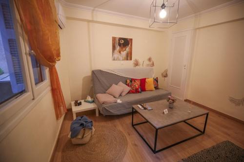 Sunny Garden Apartment in central kolonaki Athens, Athènes