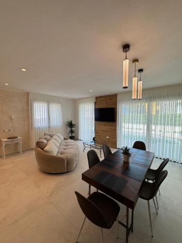 Villa Luxury Jevarò - Peschiera del Garda (Villa Luxury Jevaro - Peschiera del Garda) in Santa Cristina