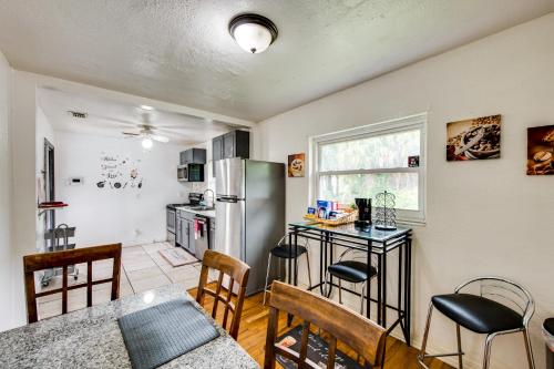 Walkable to FSU Campus Cozy Retreat with Deck! in Centru oraș Tallahassee