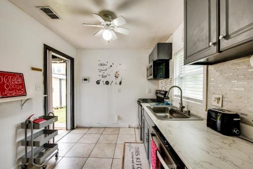 Walkable to FSU Campus Cozy Retreat with Deck! in Centru oraș Tallahassee