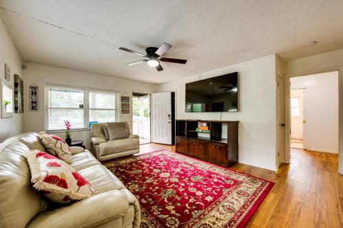Walkable to FSU Campus Cozy Retreat with Deck! in Centru oraș Tallahassee