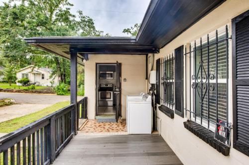 Walkable to FSU Campus Cozy Retreat with Deck! in Centru oraș Tallahassee