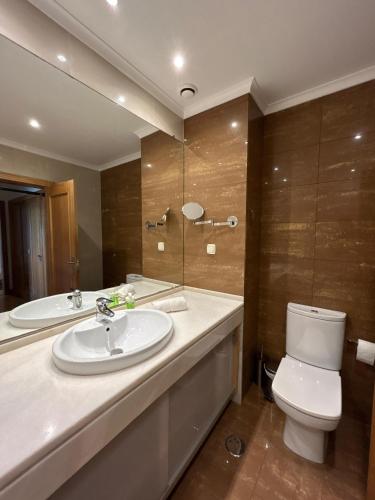 Lux Apt in Priv Condo with Pool, near Beach, Parking & Easy Access to Lisbon, Parede (zdjęcie 4)