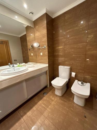 Lux Apt in Priv Condo with Pool, near Beach, Parking & Easy Access to Lisbon, Parede (zdjęcie 5)