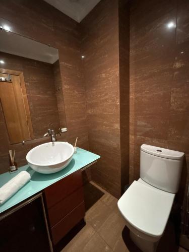 Lux Apt in Priv Condo with Pool, near Beach, Parking & Easy Access to Lisbon, Parede (zdjęcie 7)