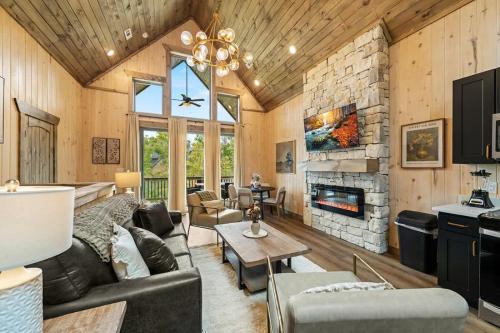 Charmed Waters Cottage - Family Lake Getaway