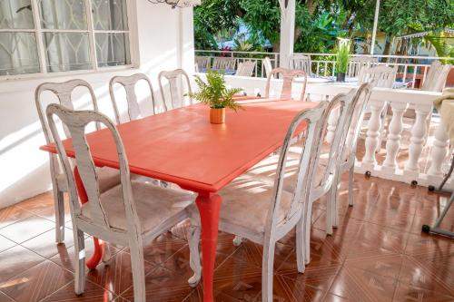 Ohana Guest House in Creve Coeur Terre Rouge