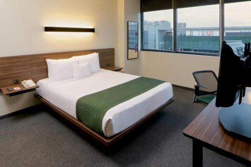 1 king bed, 1 sofa bed