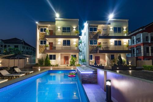 Piscină, Imperial Eminence in Takoradi