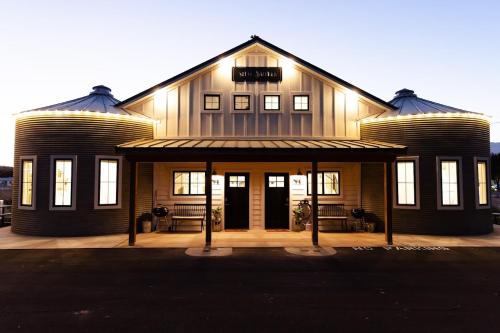 Silo Stay Near Zion / Sleeps 5 / Hot Springs Nearby / Sand Hollow - Utah
