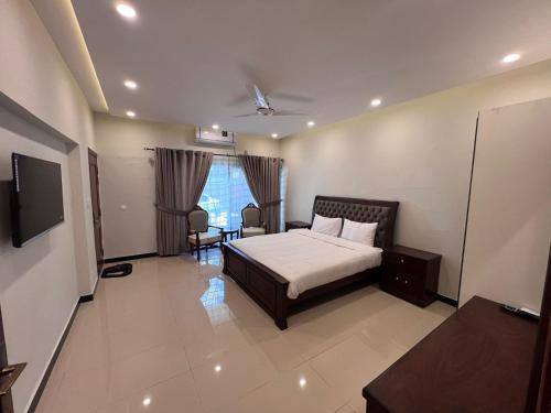 Bridge Residency Guest House - image 5