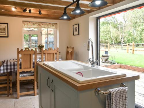 Vista exterior, Well Cottage in Horsham