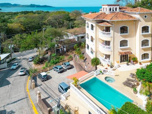 สระว่ายน้ำ, Playa Flamingo penthouse with pacific sunset views - Flamingo Rose Vista in ปลายา ฟลามิงโก