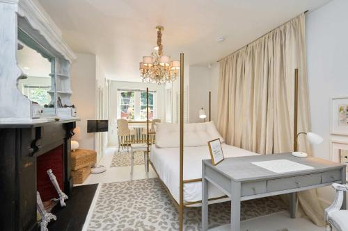 Private DC Retreat on Iconic East Capitol St near ศาลสูง