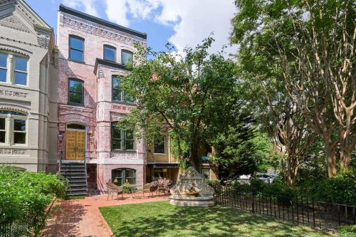 Private DC Retreat on Iconic East Capitol St near คาปิโตล ฮิลล์