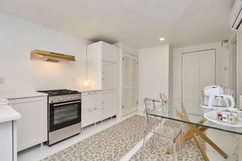 Private DC Retreat on Iconic East Capitol St near คาปิโตล ฮิลล์