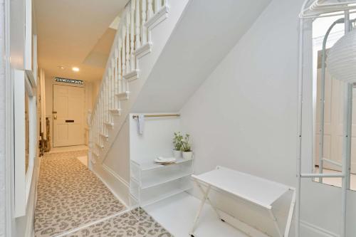 Private DC Retreat on Iconic East Capitol St near คาปิโตล ฮิลล์