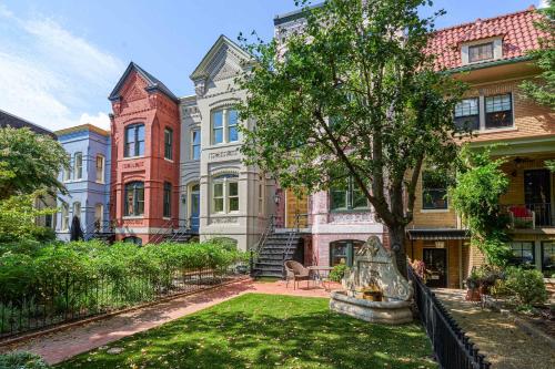 Private DC Retreat on Iconic East Capitol St near คาปิโตล ฮิลล์