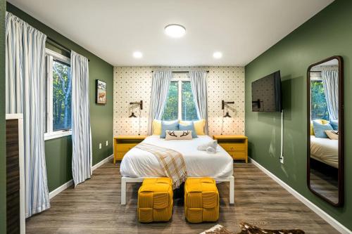 Sleeps 14 Hot Tub Sauna Game Room Fire Pit in Tobyhanna Township (PA)