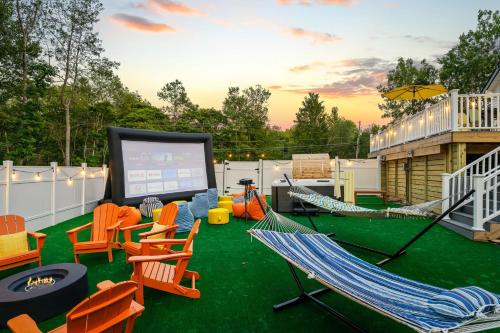 Sleeps 14 Hot Tub Sauna Game Room Fire Pit in Tobyhanna Township (PA)