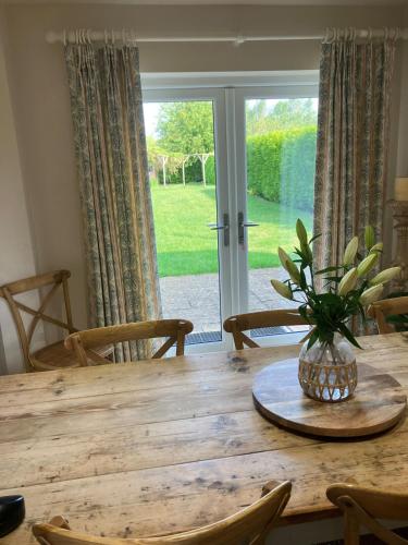 Meadow View - Entire 3 Bed House Near Stamford in Greitforda