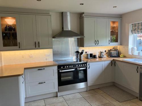 Meadow View - Entire 3 Bed House Near Stamford in Greitforda