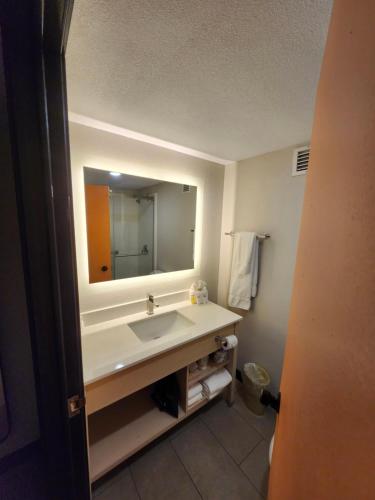 Days Hotel by Wyndham Peoria Glendale Area - image 14