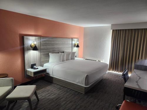 Days Hotel by Wyndham Peoria Glendale Area - image 10