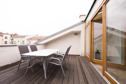 Balcony/terrace, DownTown Suites Kodanska in Prague 10