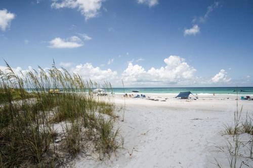 6BR Combo Duplex Near Beach, Bradenton Beach