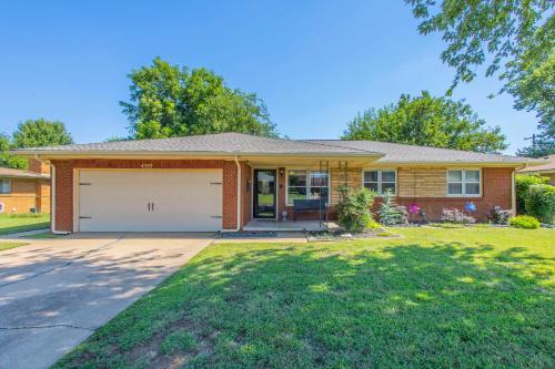 Spacious Home - Pet Friendly with Fenced Backyard