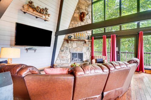 Chateau Sur Lamont Gatlinburg Cabin with Hot Tub! - image 29