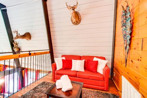 Chateau Sur Lamont Gatlinburg Cabin with Hot Tub! - image 30