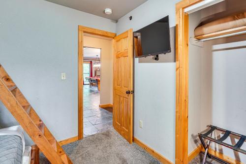Chateau Sur Lamont Gatlinburg Cabin with Hot Tub! - image 43