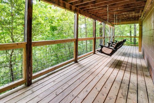 Chateau Sur Lamont Gatlinburg Cabin with Hot Tub! - image 20