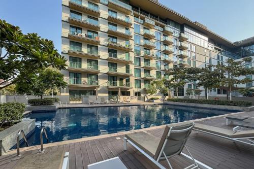 Modern and Elegant 1 Bed Retreat in Prime Location, Dubai