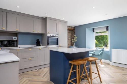 Craighall House Stunning River Tay Views and Garden in Bankfoot