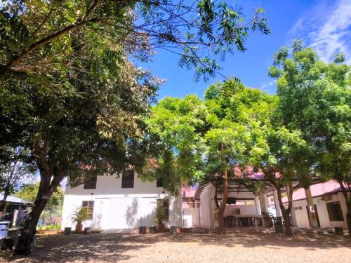 Iekārtas, Acaymas Club in El Brasil