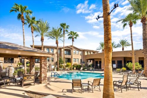 Shared Poolside Fun-Hot Tub-Gym & More in Ahwatukee