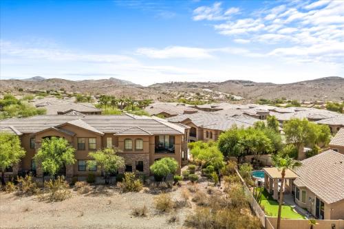 Shared Poolside Fun-Hot Tub-Gym & More in Ahwatukee